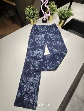 LISETTE MONTRÉAL Superbe Pantalon Motif Florale Avec Bande De Maintien Du Ventre